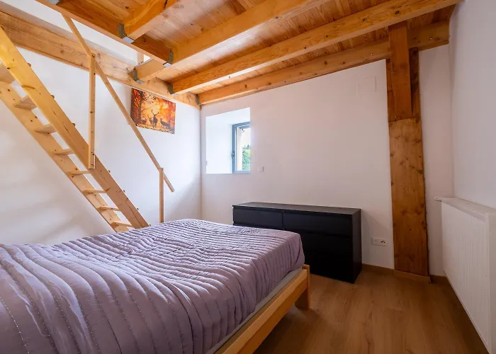 Location De A Lozeret Holiday home Cubieres